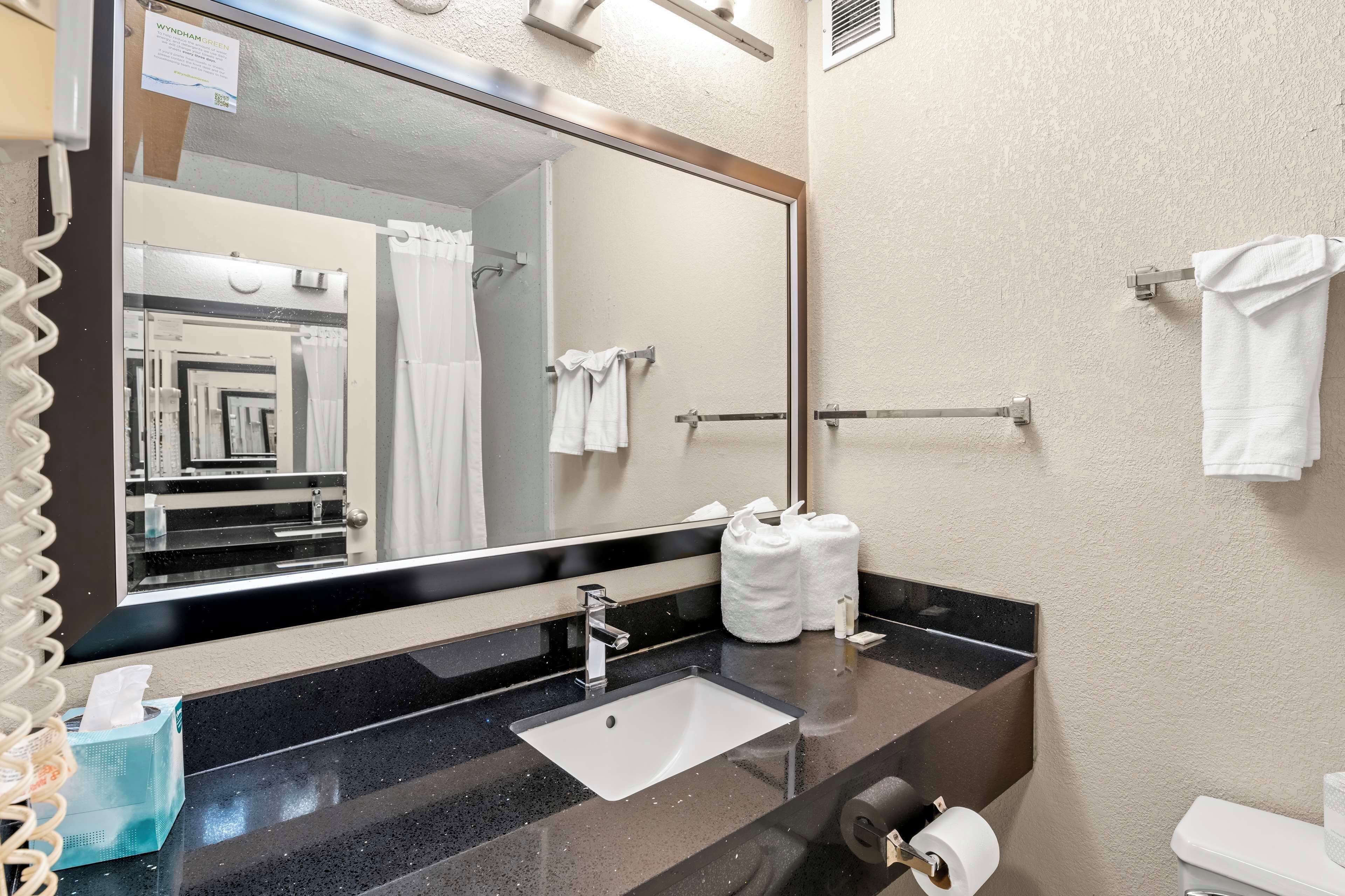 Photo - Red Lion Hotel Charlotte