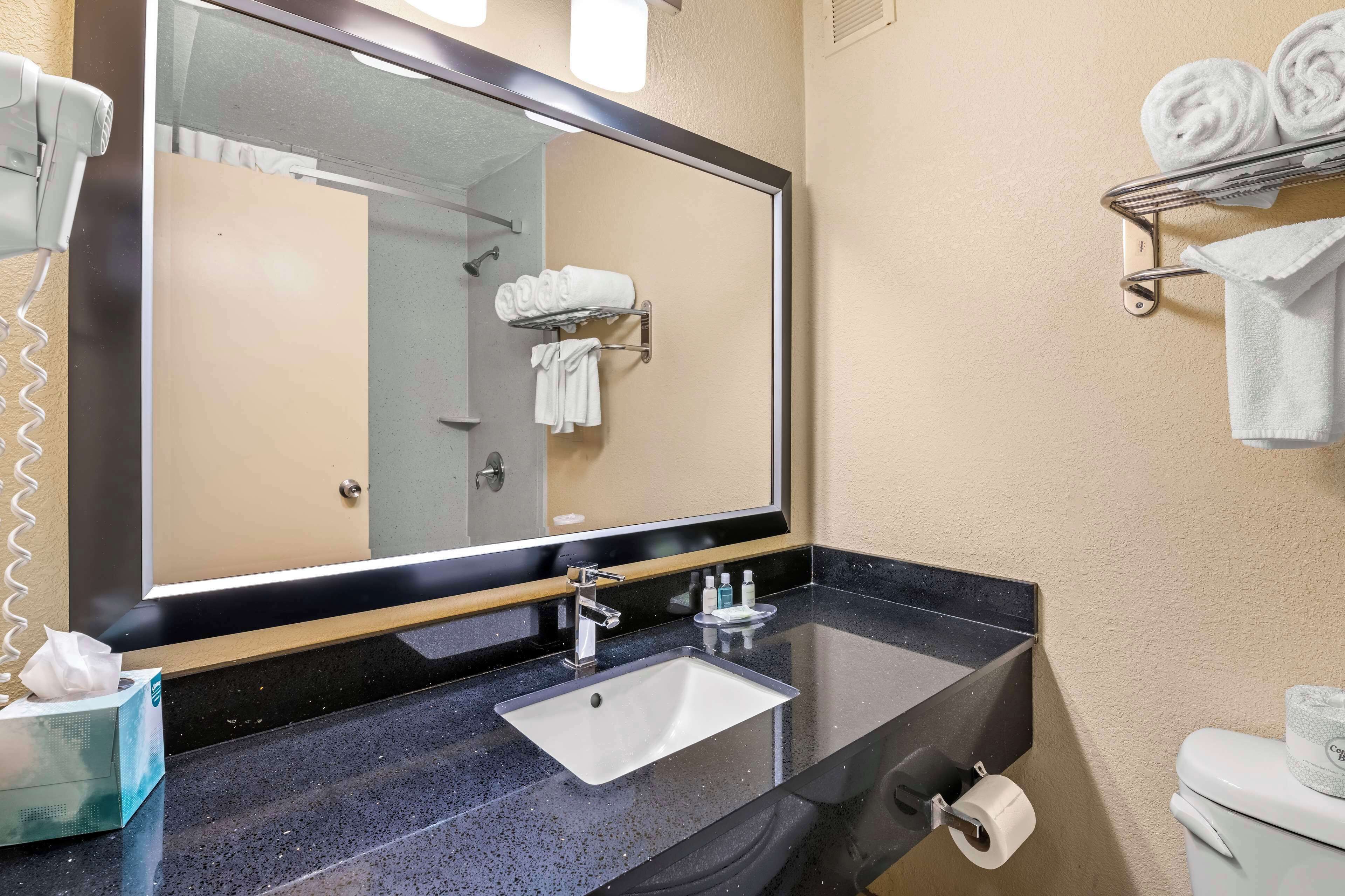 Photo - Red Lion Hotel Charlotte