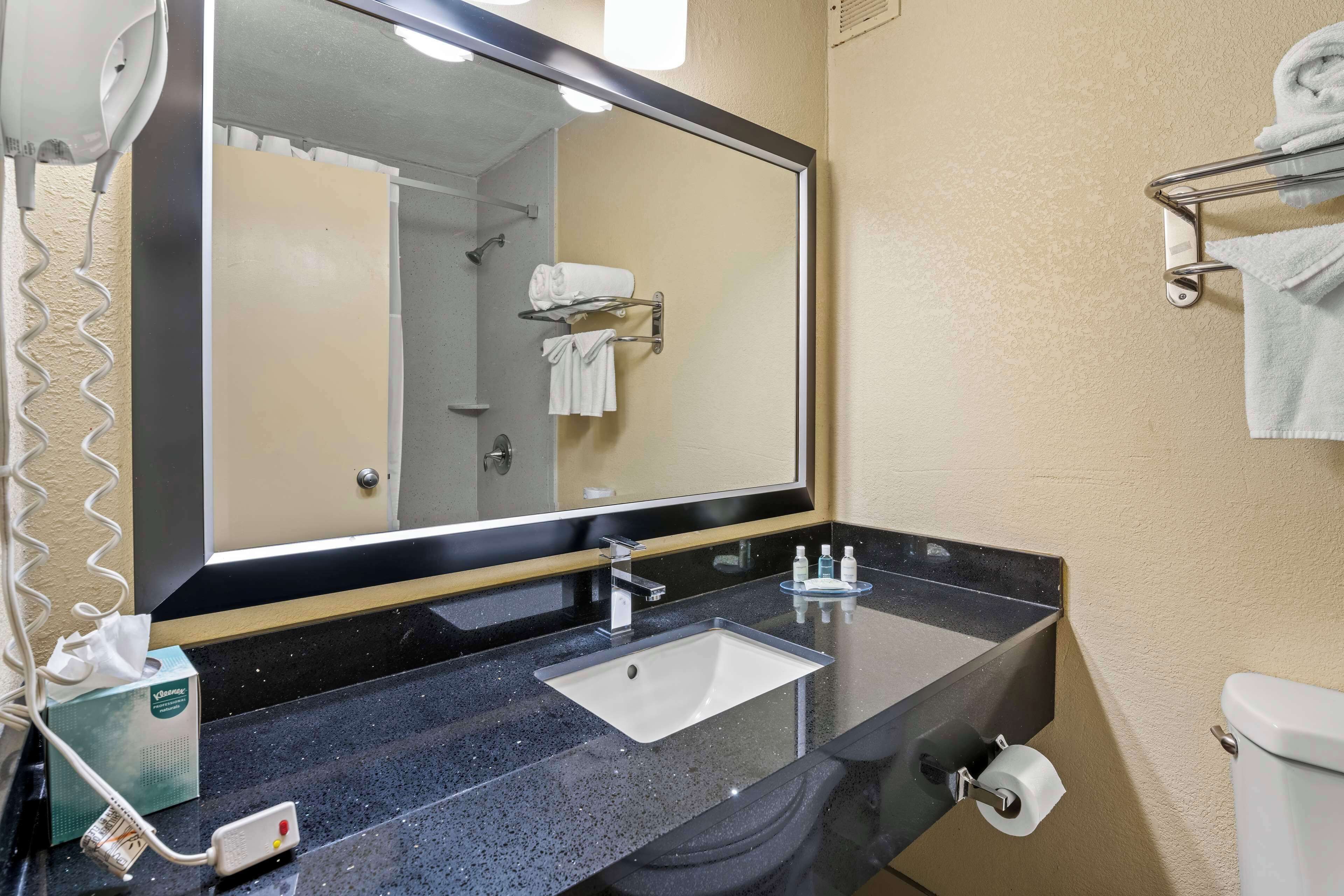 Photo - Red Lion Hotel Charlotte