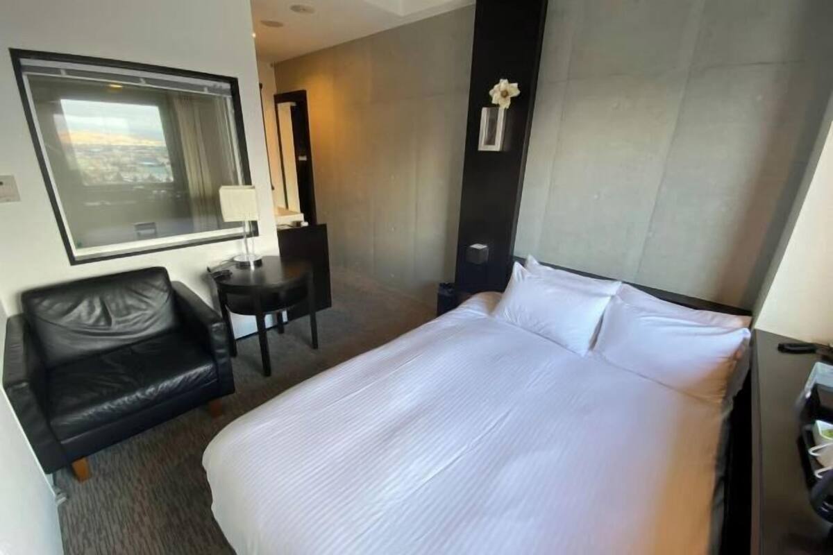 Roupas de cama premium, edredons de pluma, cofres nos quartos