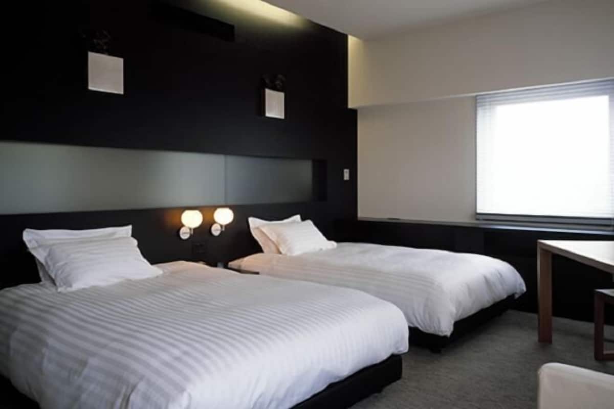 Roupas de cama premium, edredons de pluma, cofres nos quartos