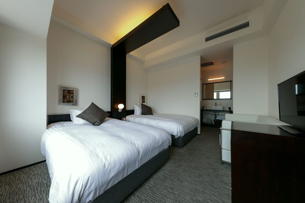 Standard Twin Room, Non Smoking (Charge from 3 years old) | Premium bedding, down comforters, in-room safe, desk