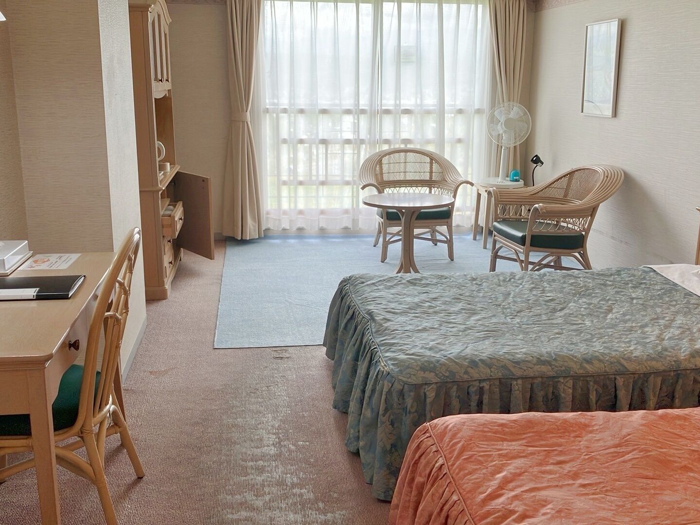 Desk, free WiFi, bed sheets