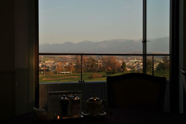 Chambre Confort avec lits jumeaux, non-fumeur | Vue sur les montagnes
