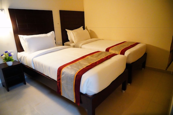 Deluxe Room | In-room safe, iron/ironing board, free WiFi