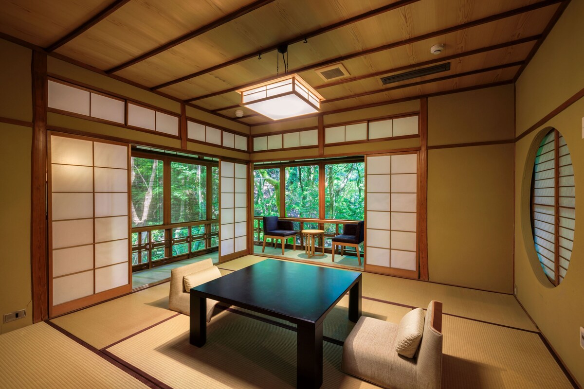 Standard Room, Non Smoking, Mountain View | WiFi (free), bed sheets