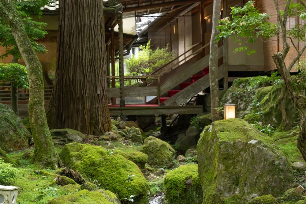 Nara Kasugaokuyama Tsukihitei