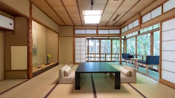 Japanese Traditional Room (8 Tatami Mats with bath, can't serve dinner after 7 P.M.) | Wifi gratis y ropa de cama
