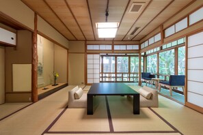 Japanese Traditional Room (8 Tatami Mats with bath, can't serve dinner after 7 P.M.)