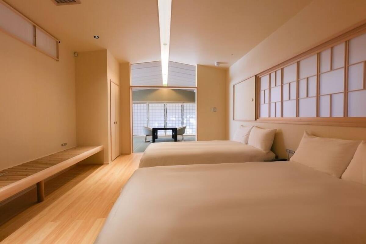 WiFi (free), bed sheets