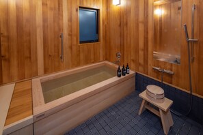 Free toiletries, hair dryer, slippers, bidet - Nara Kasugaokuyama Tsukihitei (Nara)