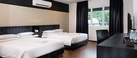 Family Deluxe Room | Minibar, in-room safe, desk, free WiFi