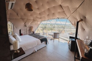 Barraca superluxo (Domo Glamping) | Edredons de pluma, camas com colchões pillow-top, frigobar