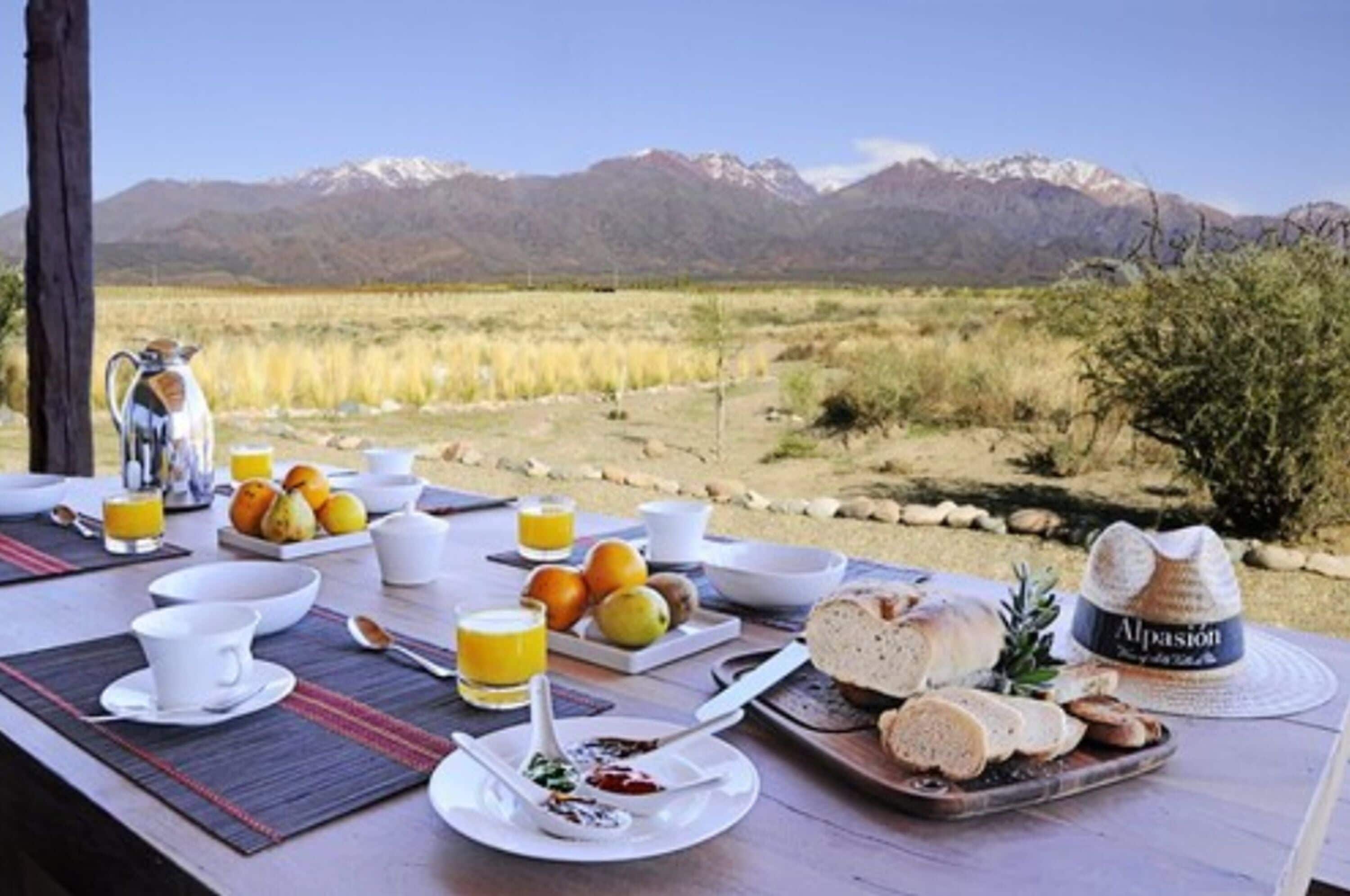 Café da manhã com buffet grátis todos os dias