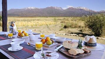 Free daily buffet breakfast