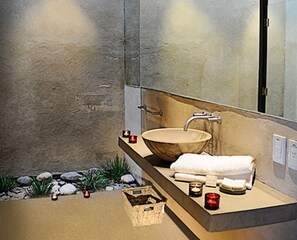 Phòng đôi hoặc 2 giường đơn Superior | Phòng tắm | Vòi sen/bồn tắm kết hợp, vòi sen phun mưa 