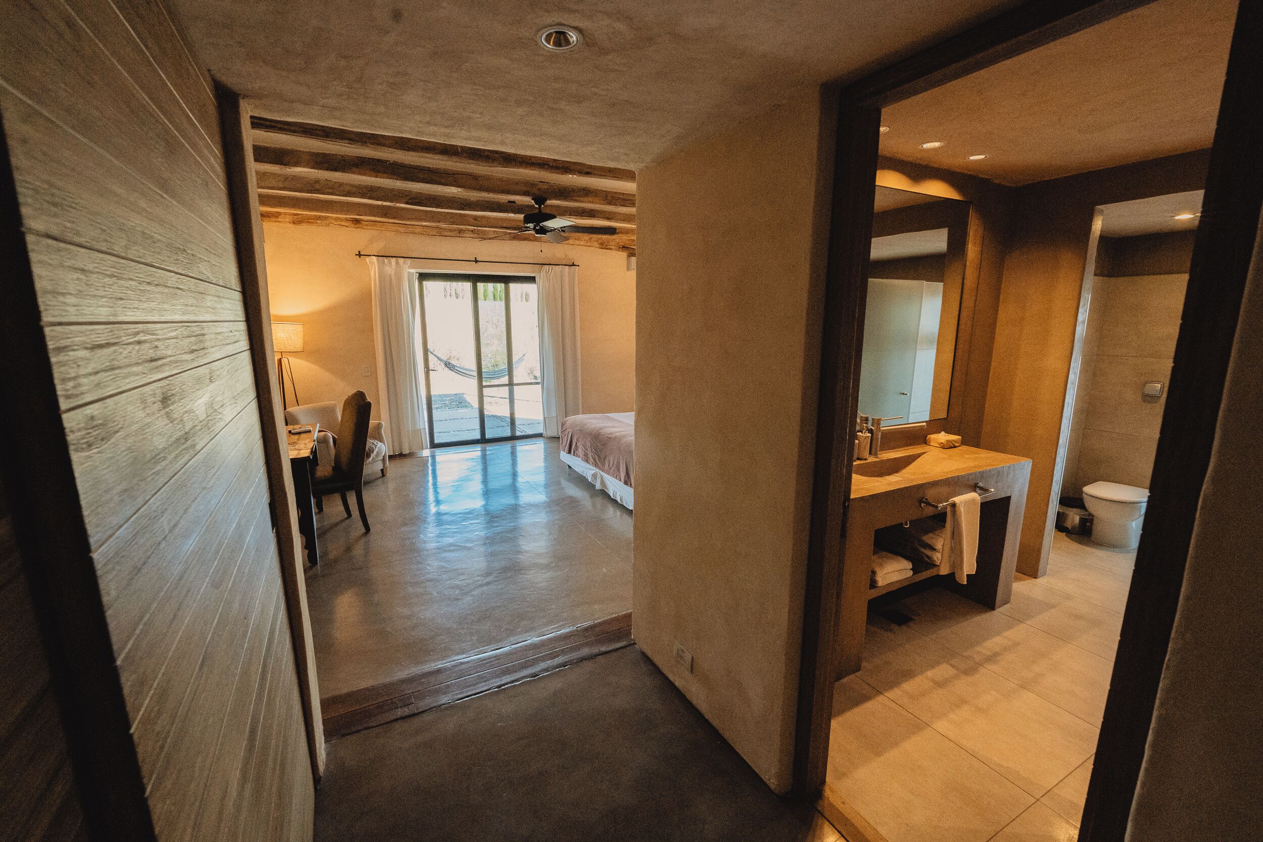 Cubrecamas, colchones con pillow-top y minibar 