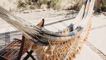 Habitación superior con 1 cama matrimonial o 2 individuales | Terraza o patio