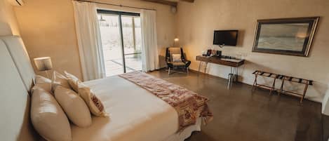 Superior Double or Twin Room | Premium bedding, down comforters, pillowtop beds, minibar