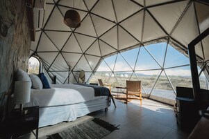 Cubrecamas, colchones con pillow-top y minibar 