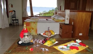 Room service - dining - Solar Singuitta (Ilhabela)