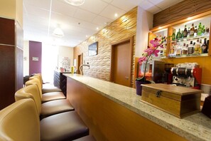 Bar (on property) - Six Inn Hotel Budapest (Budapest)