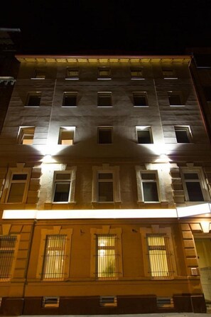 Exterior - Six Inn Hotel Budapest (Budapest)