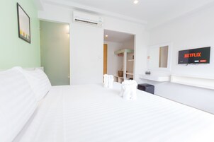 Deluxe Room, Pool Access