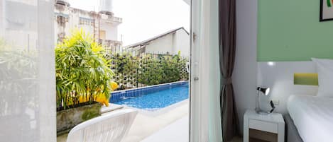Habitación Deluxe, acceso a la alberca | Terraza o patio