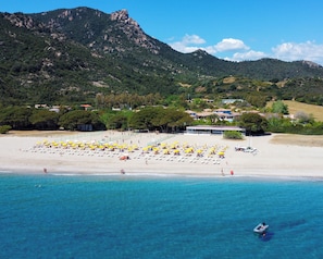 Private beach, sun-loungers, beach umbrellas, beach towels