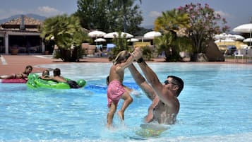 2 outdoor pools, pool loungers