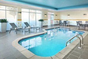 Una piscina cubierta