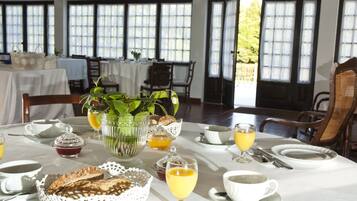Free daily continental breakfast