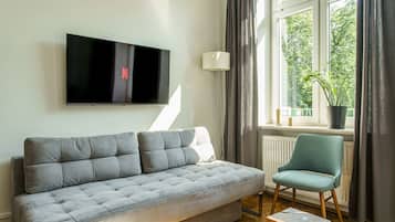 Studio Suite | In-room safe, desk, free WiFi, bed sheets