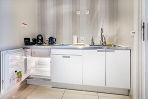 Suite, 2 Bedrooms | Private kitchenette
