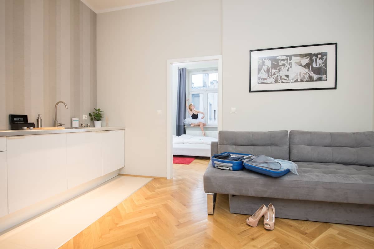 Suite, 1 habitación | Caja de seguridad en la habitación, escritorio y wifi gratis