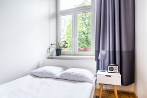 Suite, 2 habitaciones | Caja fuerte, escritorio, wifi gratis y ropa de cama