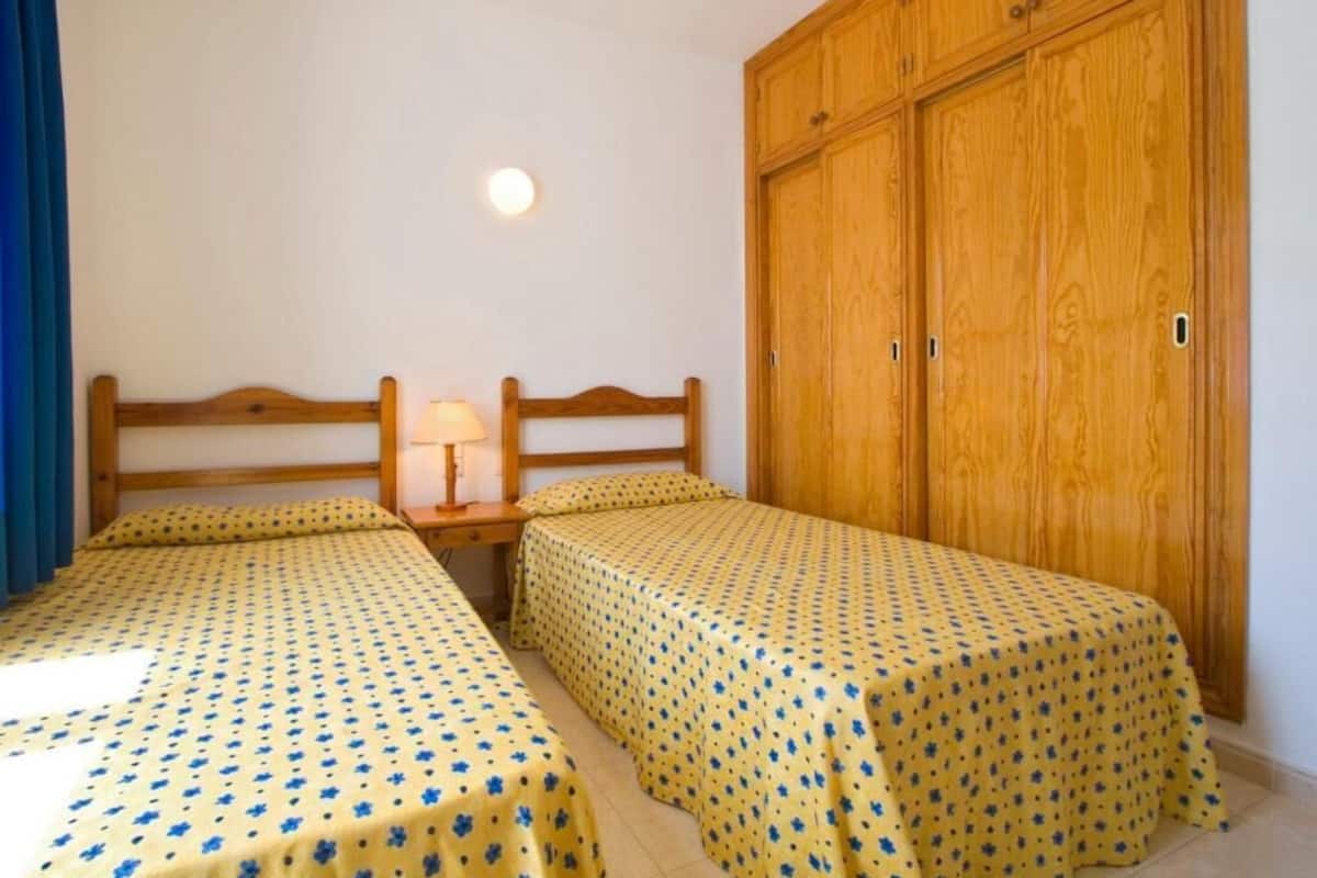 1 bedroom, iron/ironing board, WiFi (free)
