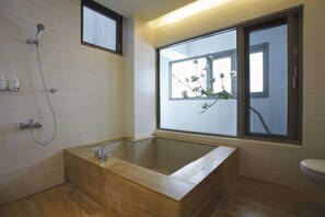 Deluxe-Doppelzimmer, Nichtraucher, Badewanne | Badezimmerausstattung