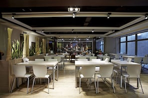 Food court