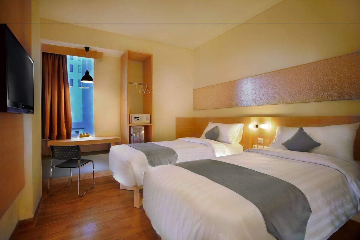Minibar, caja fuerte, escritorio y wifi gratis