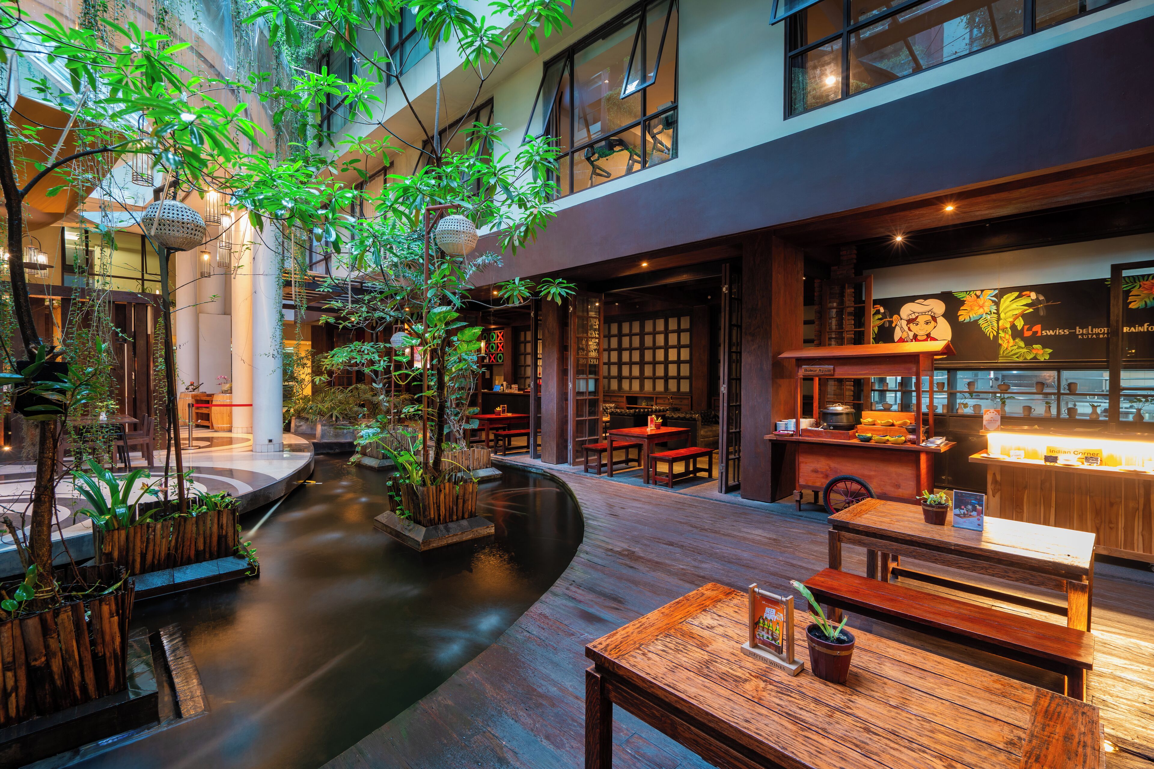 Breakfast, lunch, dinner served; Indonesian cuisine 