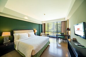 Habitación Deluxe doble | Ropa de cama de alta calidad, caja fuerte, escritorio