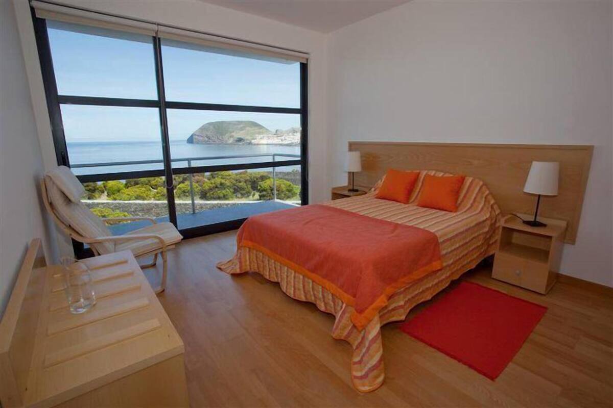 Apartamento superior, 2 habitaciones | Caja fuerte, cortinas opacas, sistema de insonorización