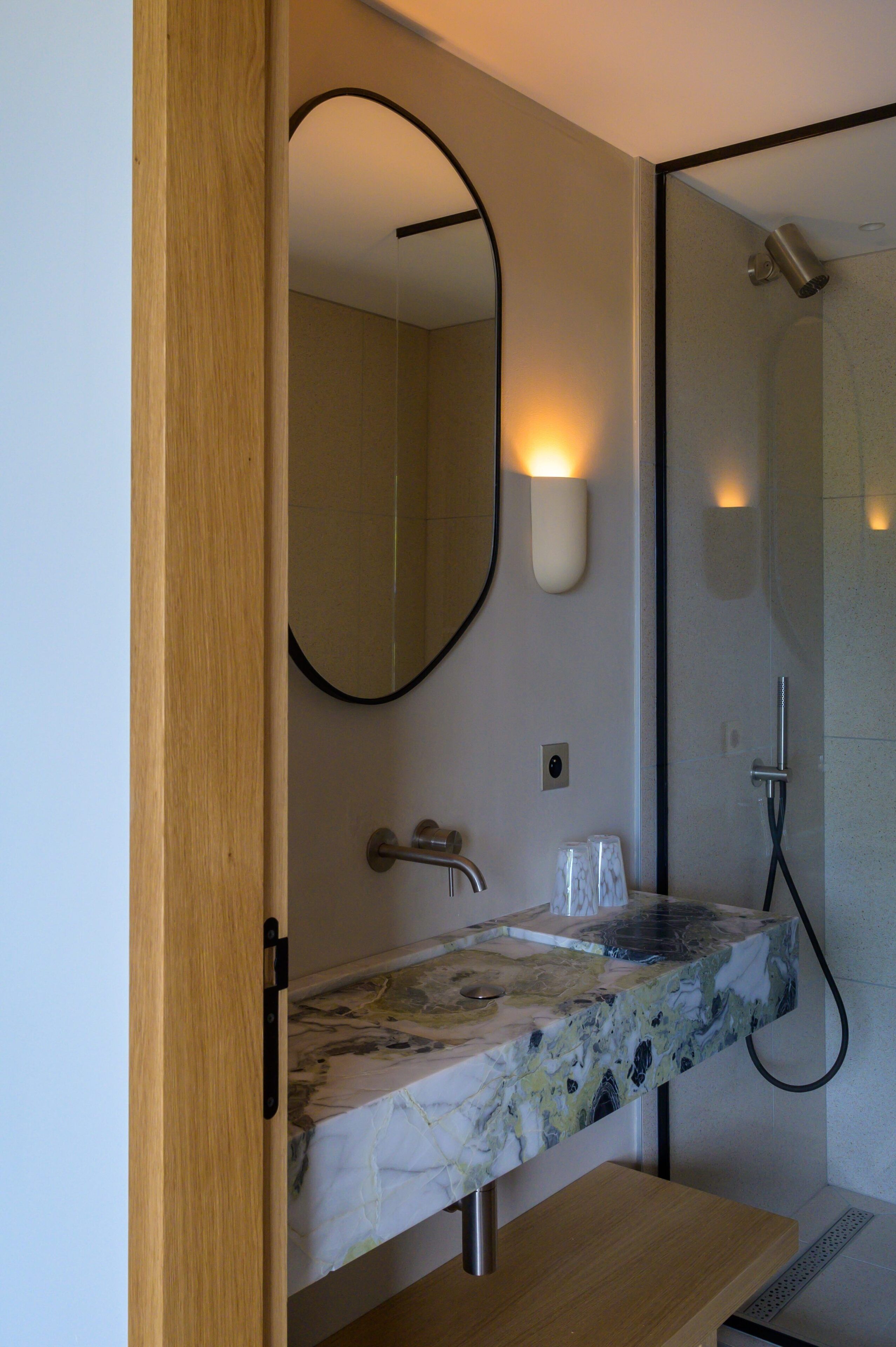 Standard room, ocean view | Bathroom | Shower, free toiletries, hair dryer, towels