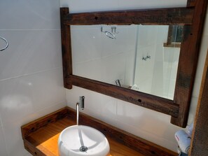 Standard Double Room | Bathroom | Shower