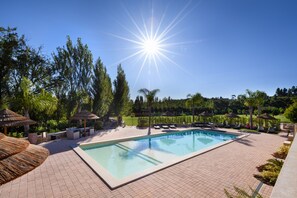 Piscine couverte, piscine extérieure (ouverte en saison)