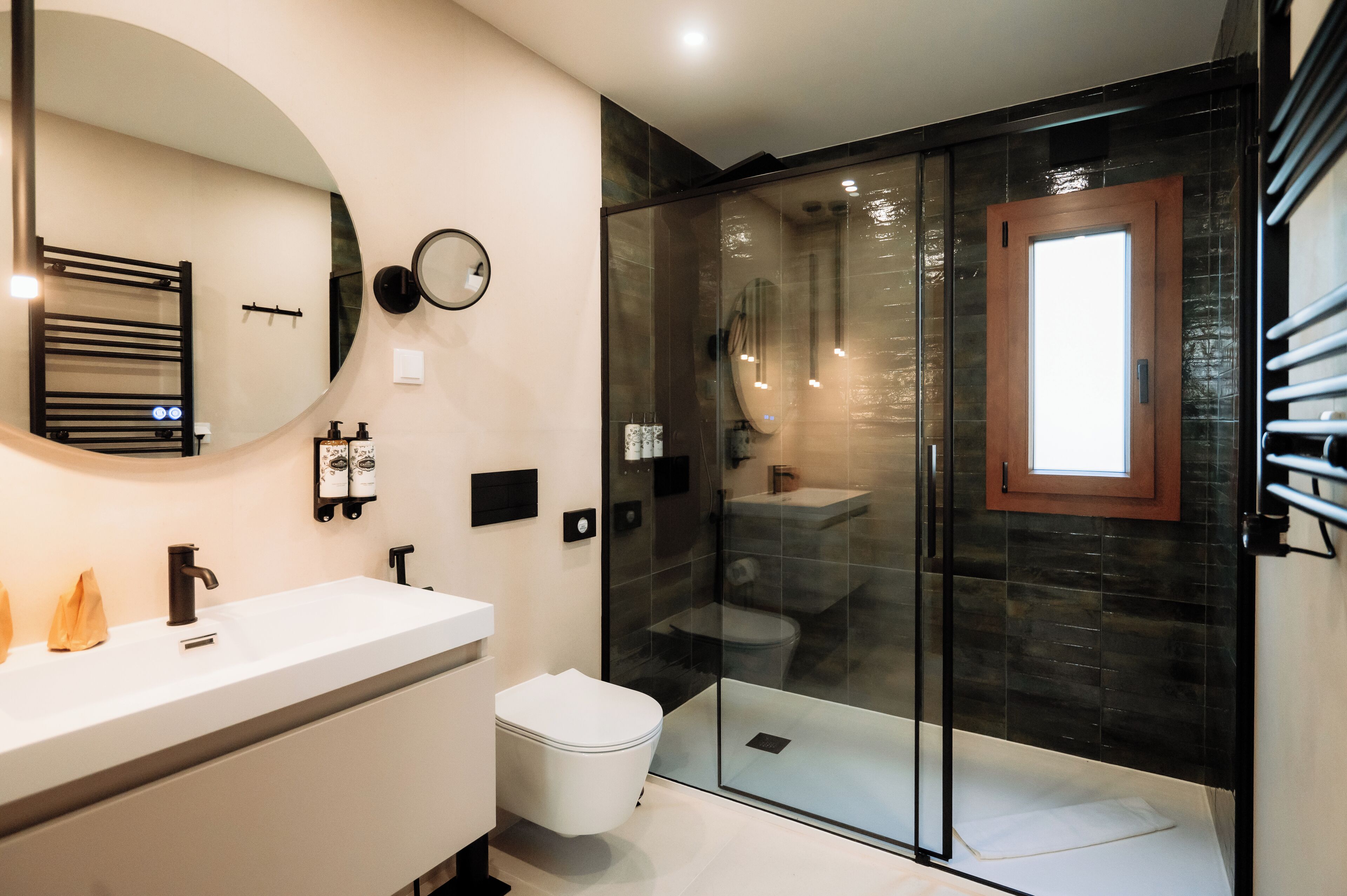 standard bungalow | bathroom | eco-friendly toiletries, hair dryer, bathrobes, slippers