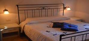 Hus - 2 soveværelser | Pengeskab på værelset, strygejern/strygebræt