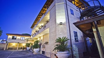 Façade de lâhĂ©bergement - soirĂ©e/nuit